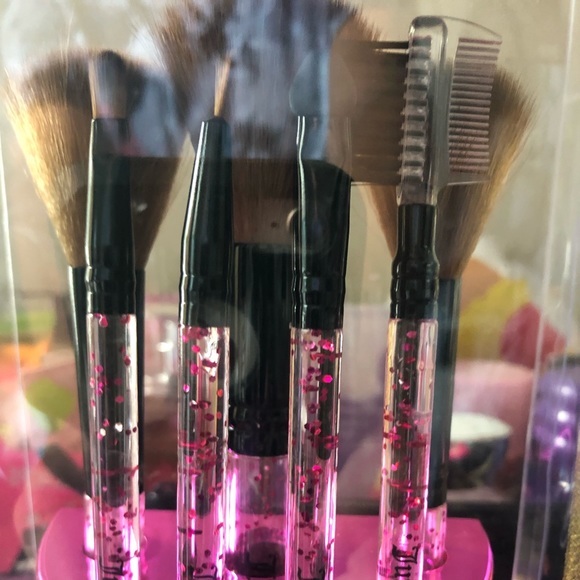 Juicy Couture Cosmetic Brush Set (7) Piece NWT - Picture 6 of 8